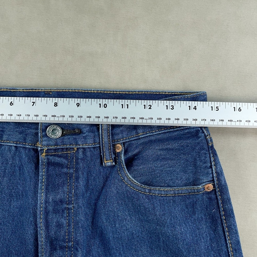 Levi 501 Jeans Mens 31x32 Denim Button Fly Straight Leg Faded (Fits 29x30) - Picture 10 of 16